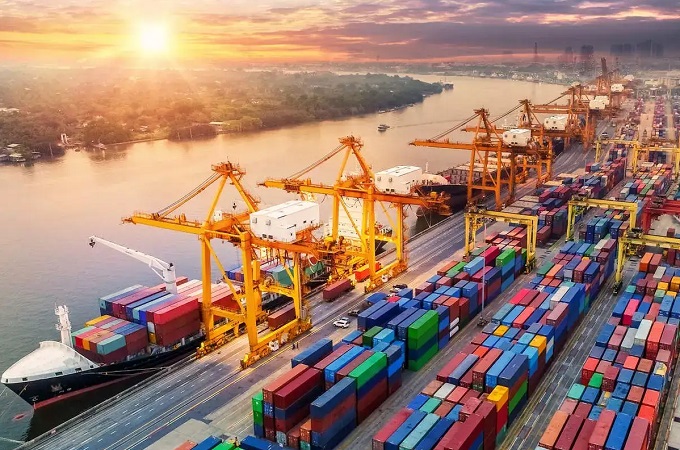 UAE's foreign trade surges 49pc to $1.4 trillion...